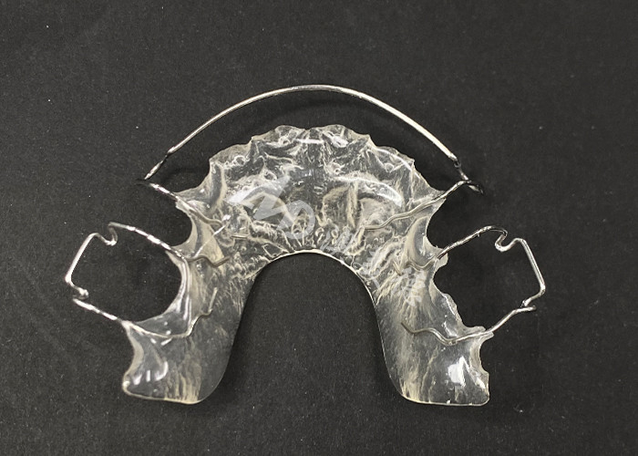 เครื่องยึดฟัน Hawley อุปกรณ์ Orthodontic สําหรับการแก้ไขความสะดวกสบายของฟัน