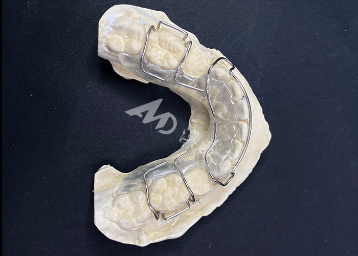 เครื่องยึดฟัน Hawley อุปกรณ์ Orthodontic สําหรับการแก้ไขความสะดวกสบายของฟัน